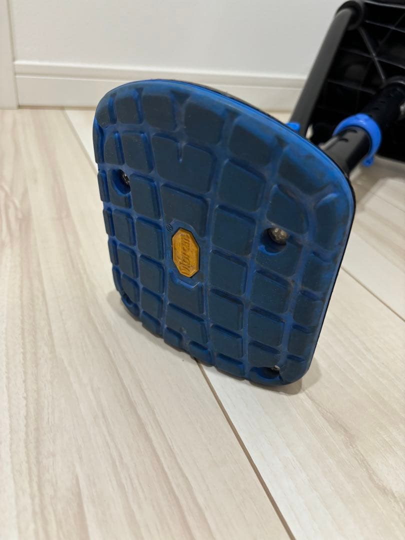 iWALK アイウォークフリー3.0 膝用松葉杖 黒・青