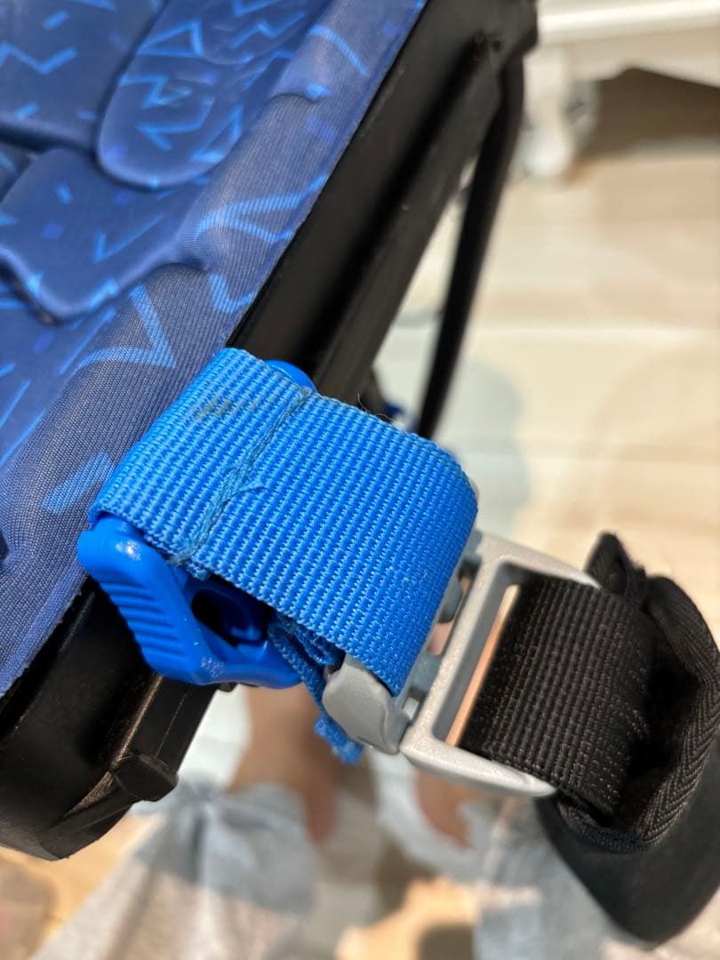 iWALK アイウォークフリー3.0 膝用松葉杖 黒・青