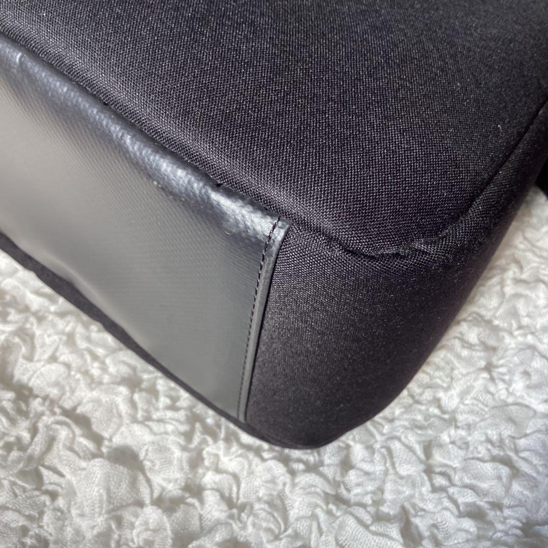 ひらくPCバッグnano ブラック