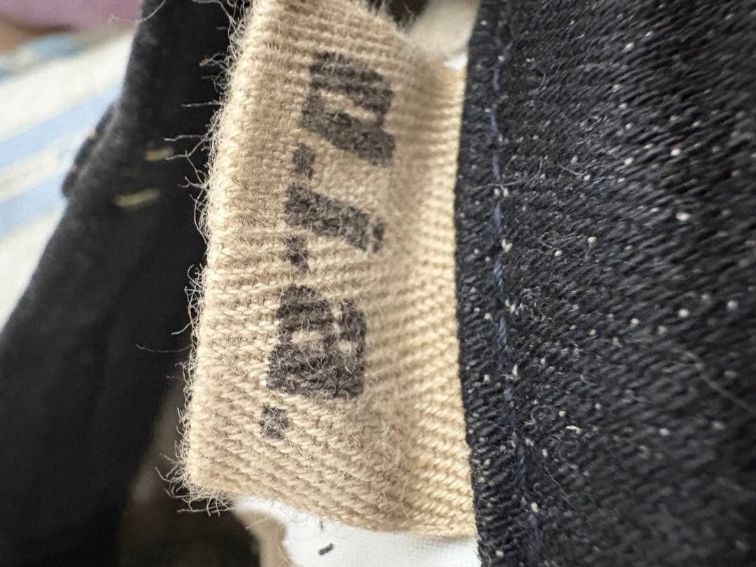 d.i.a. ダメージジーンズ