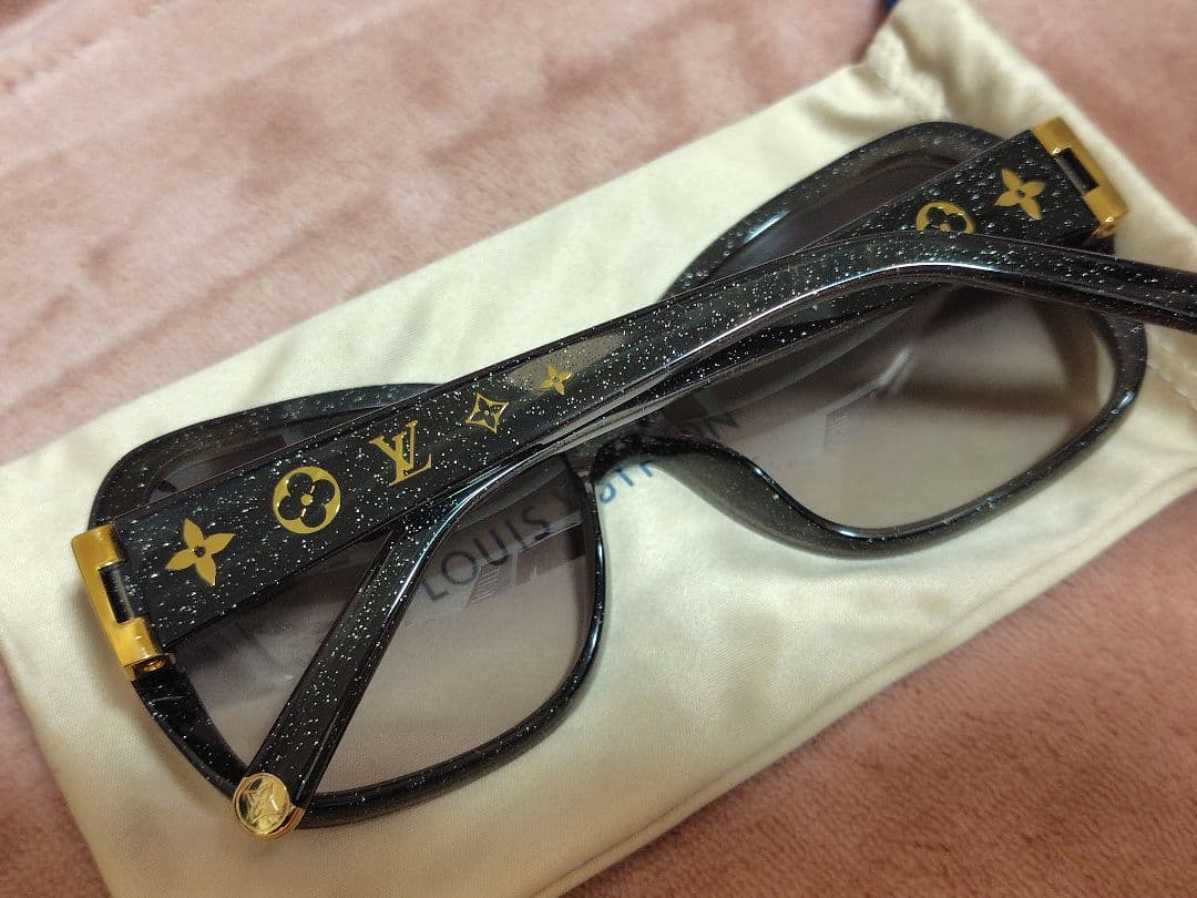 LOUIS VUITTON ブラック　グリッター 　サングラス