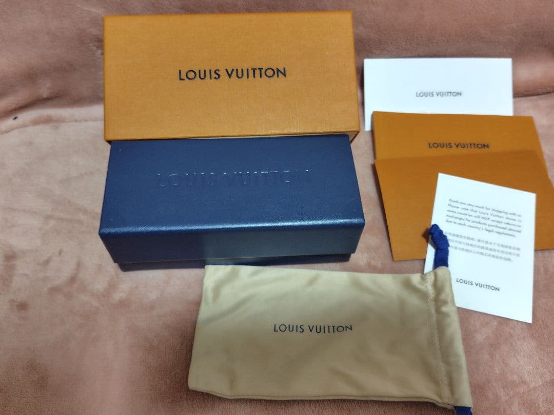 LOUIS VUITTON ブラック　グリッター 　サングラス