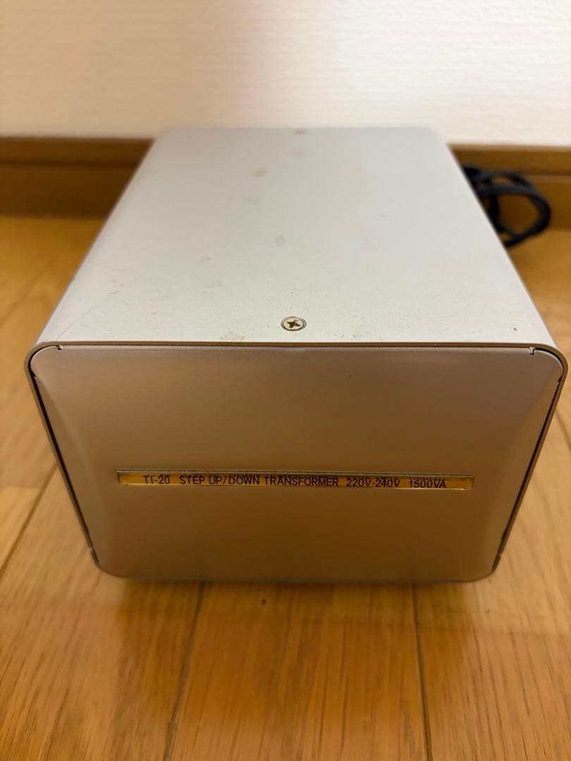 T1-20 変圧器 1500VA 100V/230V