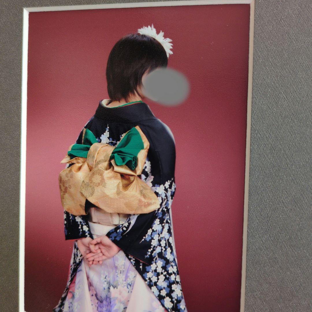 ベージュ、黒地に梅 菊 ボタン 水仙 小花　振袖　着物