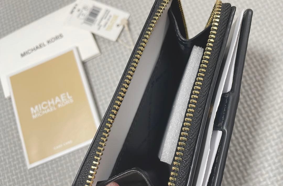 最終値下げ！MICHAEL KORS JET SET TRAVEL 二つ折り財布