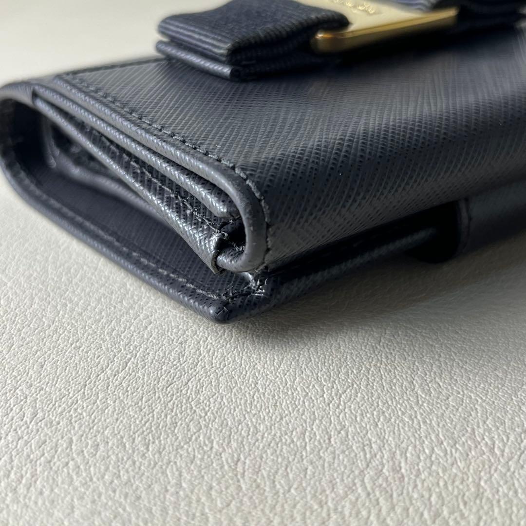 美品　フェラガモ　二つ折り財布　ヴァラリボン　カード入れ　小銭入れ　定期入れ