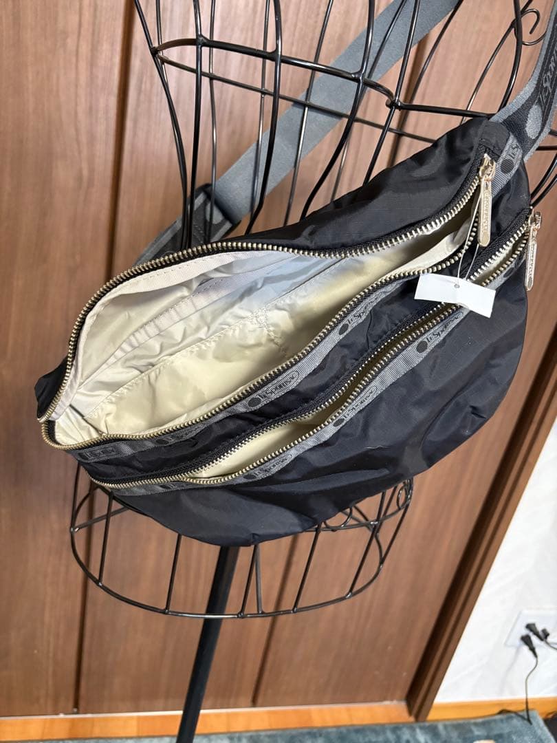 レスポートサック ブラックスリングバッグ ジッパー付き