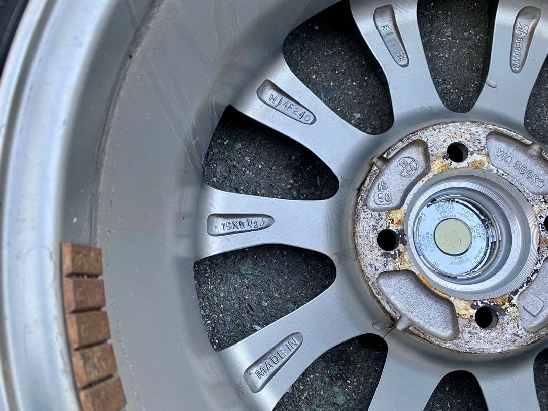 【バリ溝】スタッドレスタイヤ&ホイール185/60R15 ブリヂストンVRX