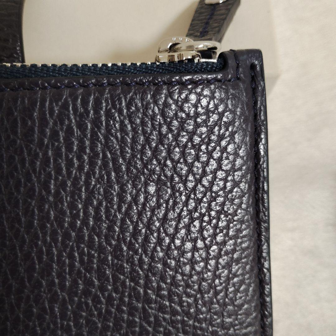 IACUCCI ネイビー 二つ折り財布