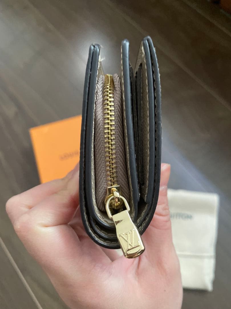 七*神様 LOUIS VUITTON 二つ折り財布