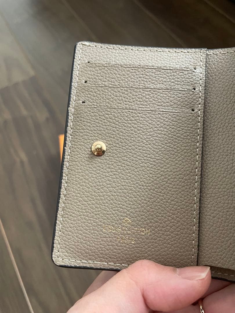 七*神様 LOUIS VUITTON 二つ折り財布