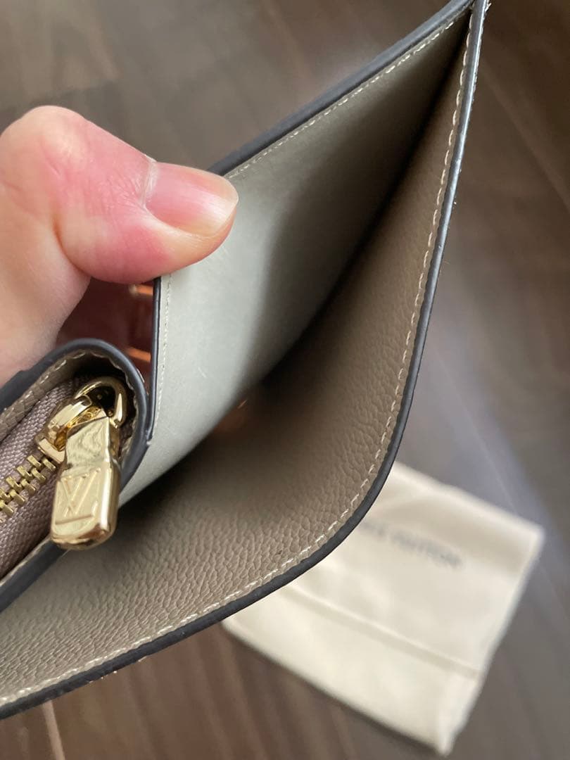 七*神様 LOUIS VUITTON 二つ折り財布