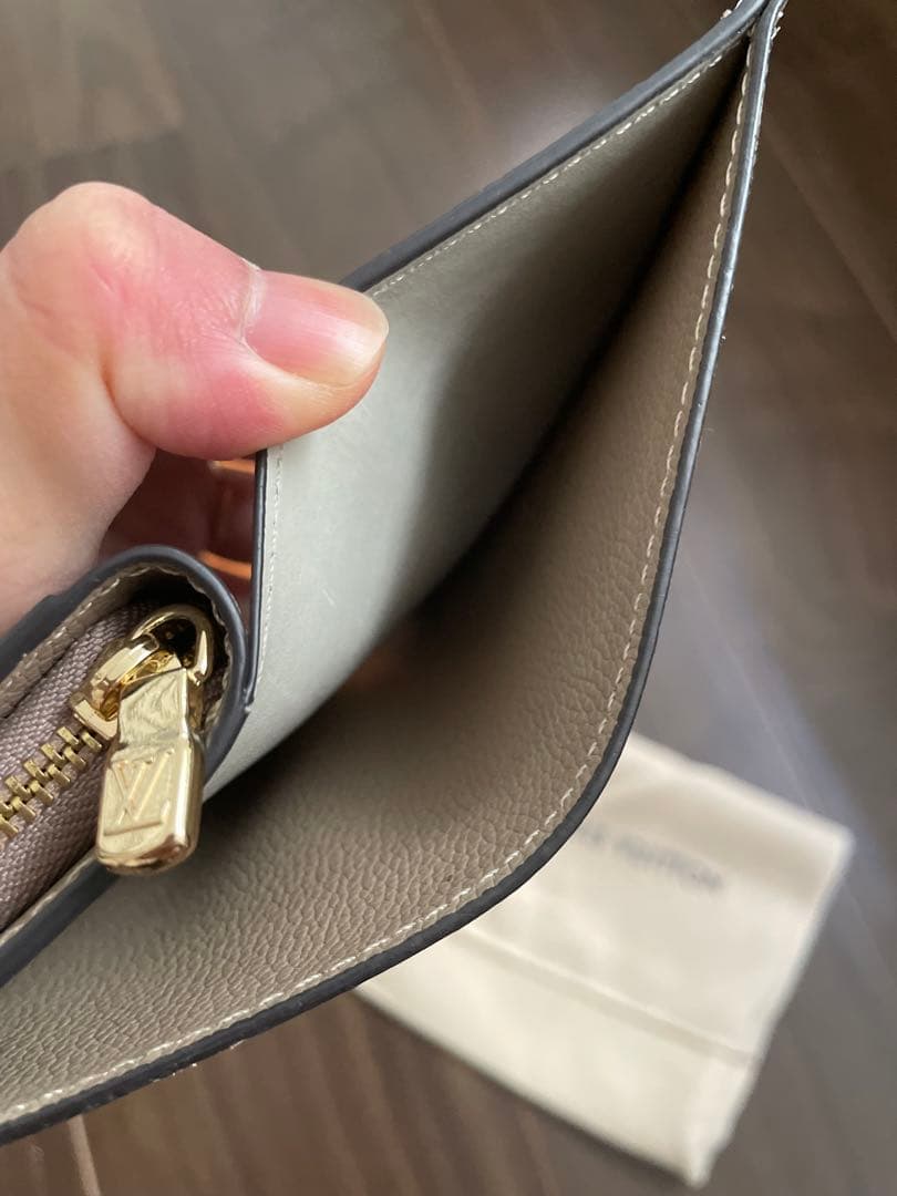 七*神様 LOUIS VUITTON 二つ折り財布