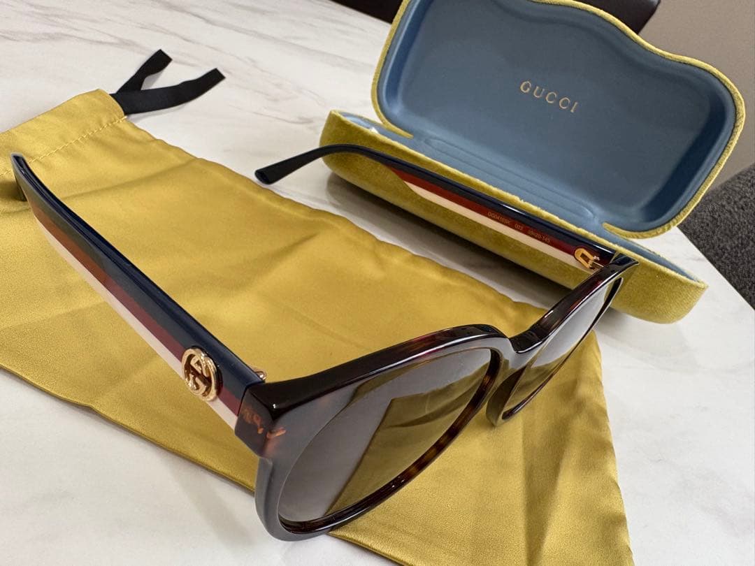 lov 　GUCCI グッチ　サングラス　ウェブストライプ