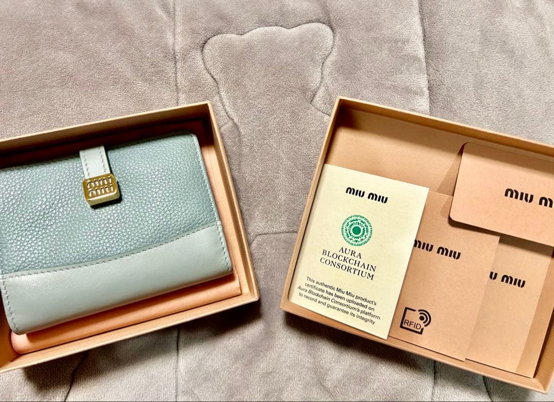 MIU MIU♡二つ折り財布❁定価55000円❀春らしい水色❀
