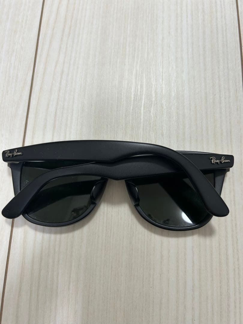 Ray-Ban Wayfarer ブラックサングラス