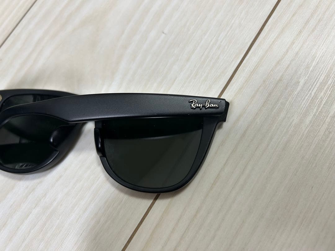 Ray-Ban Wayfarer ブラックサングラス