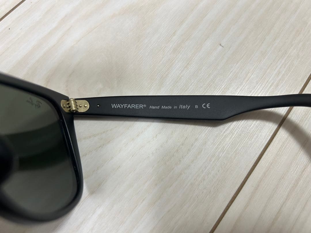 Ray-Ban Wayfarer ブラックサングラス