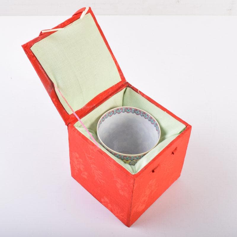 中国　景徳鎮製　薄胎　粉彩　龍花草文碗　煎茶碗　V　8503