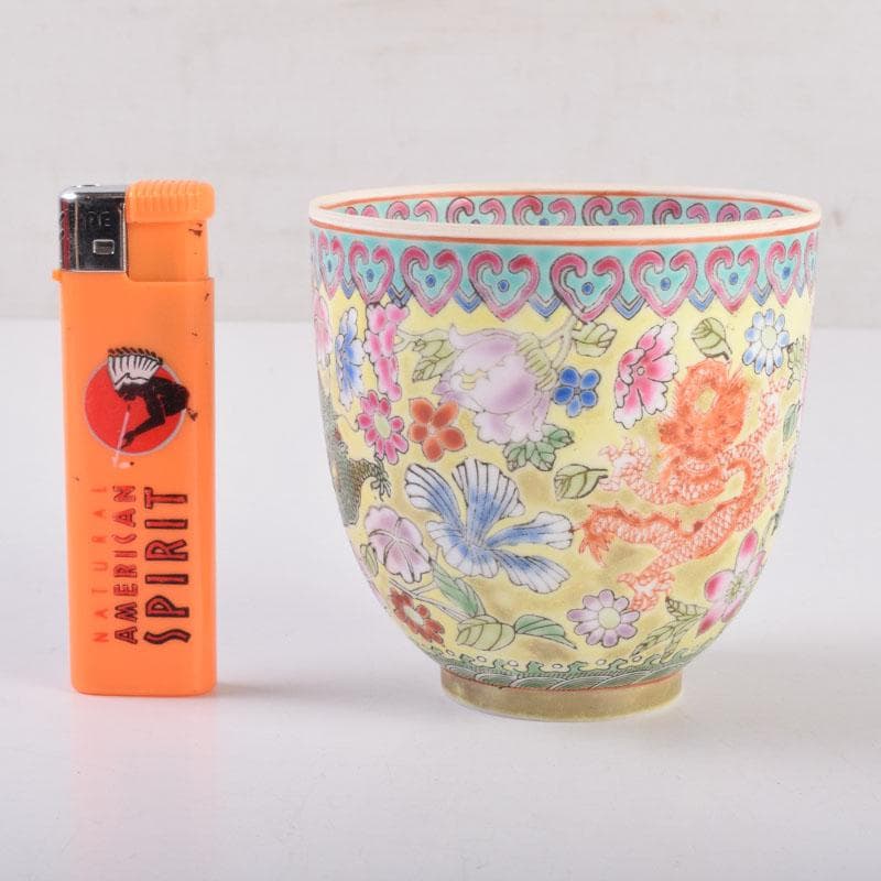 中国　景徳鎮製　薄胎　粉彩　龍花草文碗　煎茶碗　V　8503