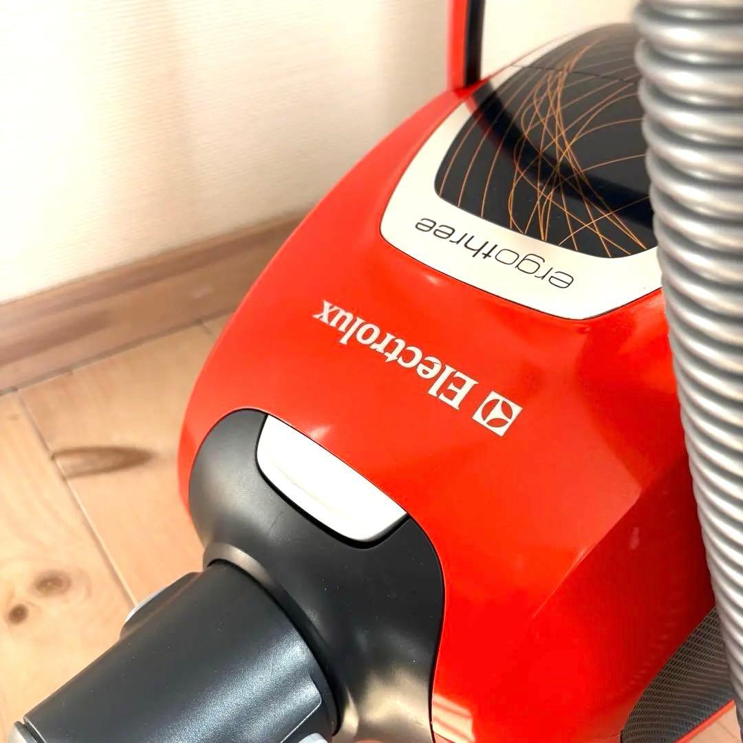 エレクトロラックス エルゴスリー オート 紙パック式 掃除機 EET530SO