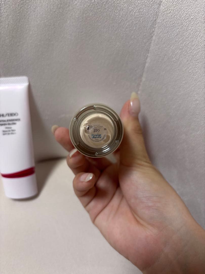 SHISEIDO SKIN GLOW 220 化粧下地 ファンデーション 資生堂