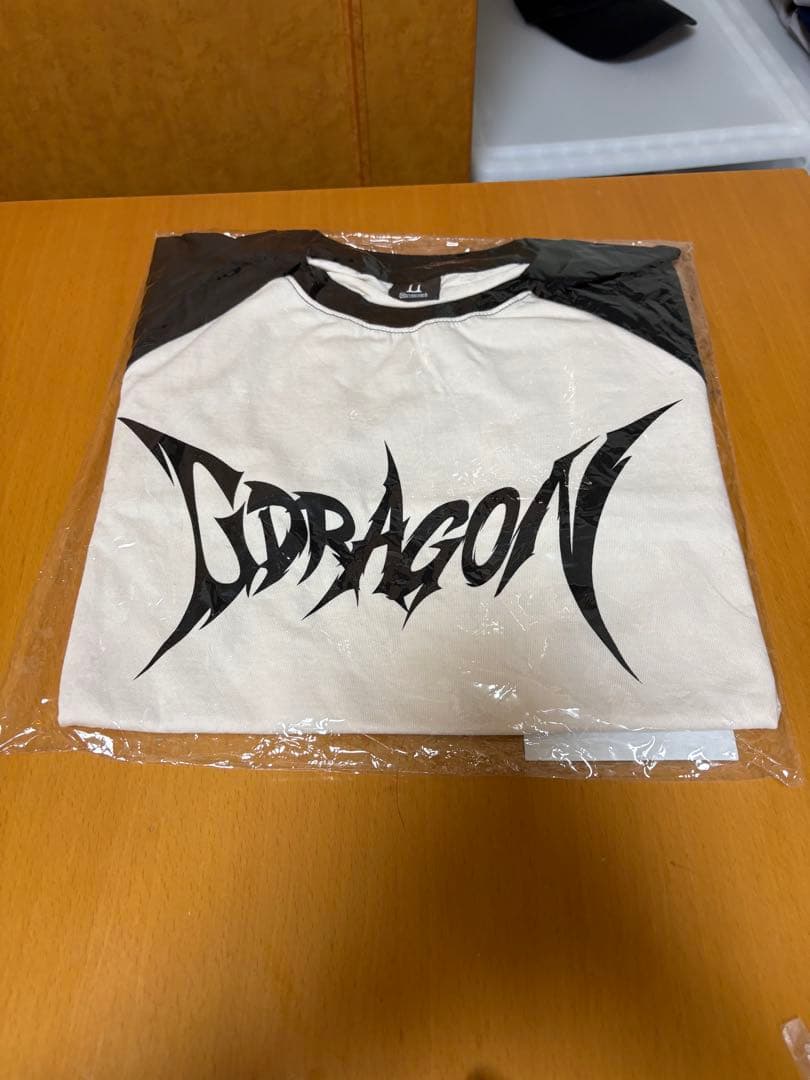 G-DRAGON ジヨン　グッズ　ロンT ÜBERMENSCH