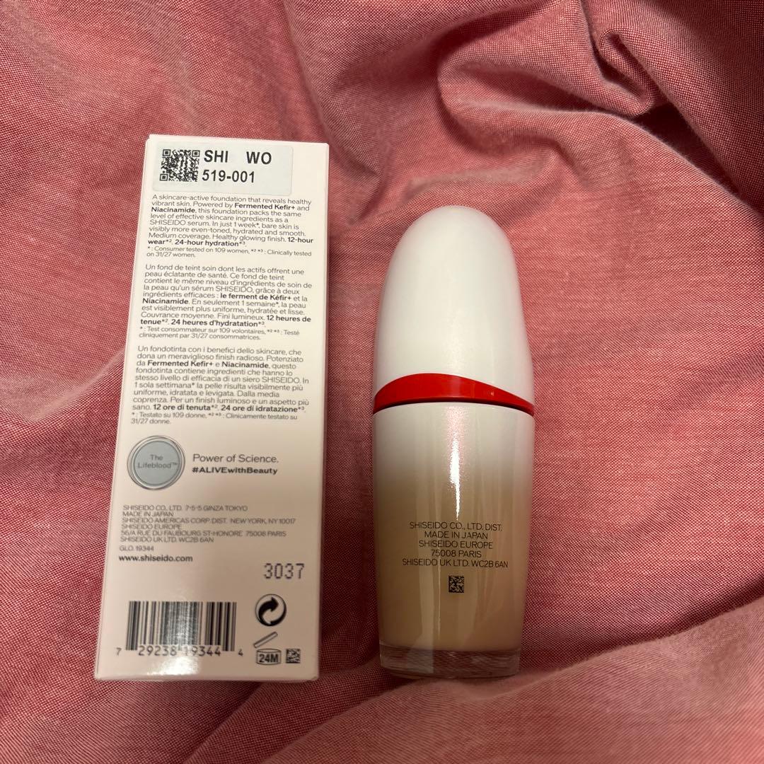 ファンデーション SHISEIDOREVITALESSENCE SKIN GLOW 130