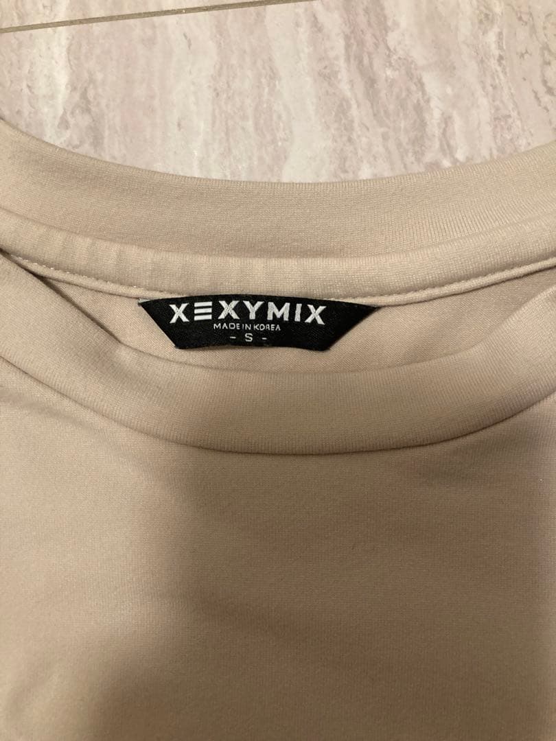 XEXYMIX ベージュ クロップドTシャツ&レギンスセット