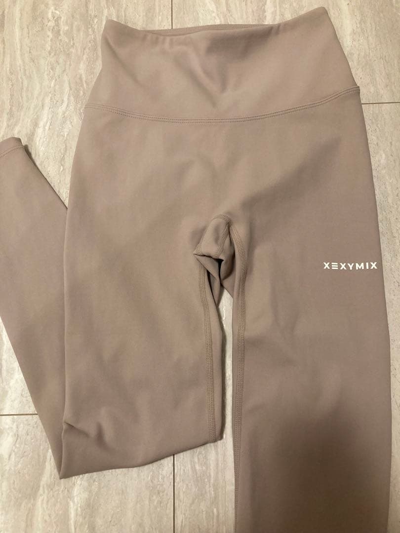 XEXYMIX ベージュ クロップドTシャツ&レギンスセット