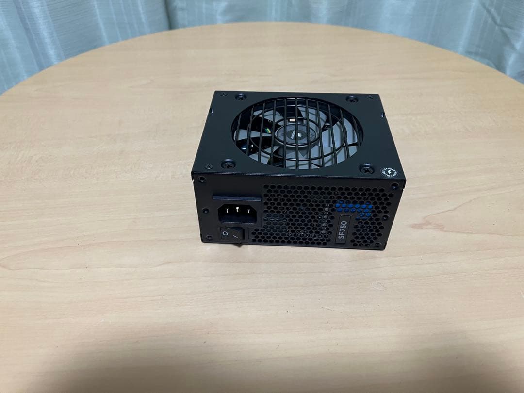 Corsair SF750 750W 電源ユニット
