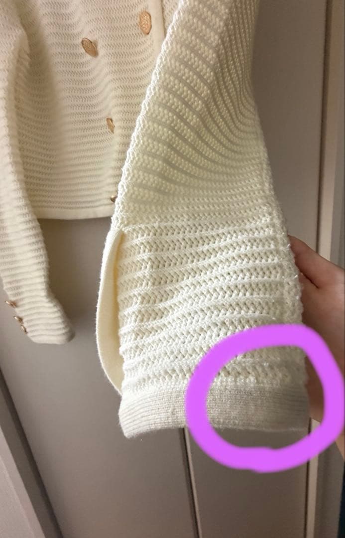 値下げしましたSNIDEL アイボリー ボタン付きカーディガン