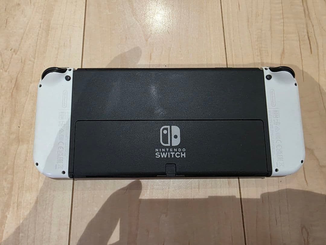 s*i様 Nintendo Switch　ホワイト　本体及びリモコンのみ