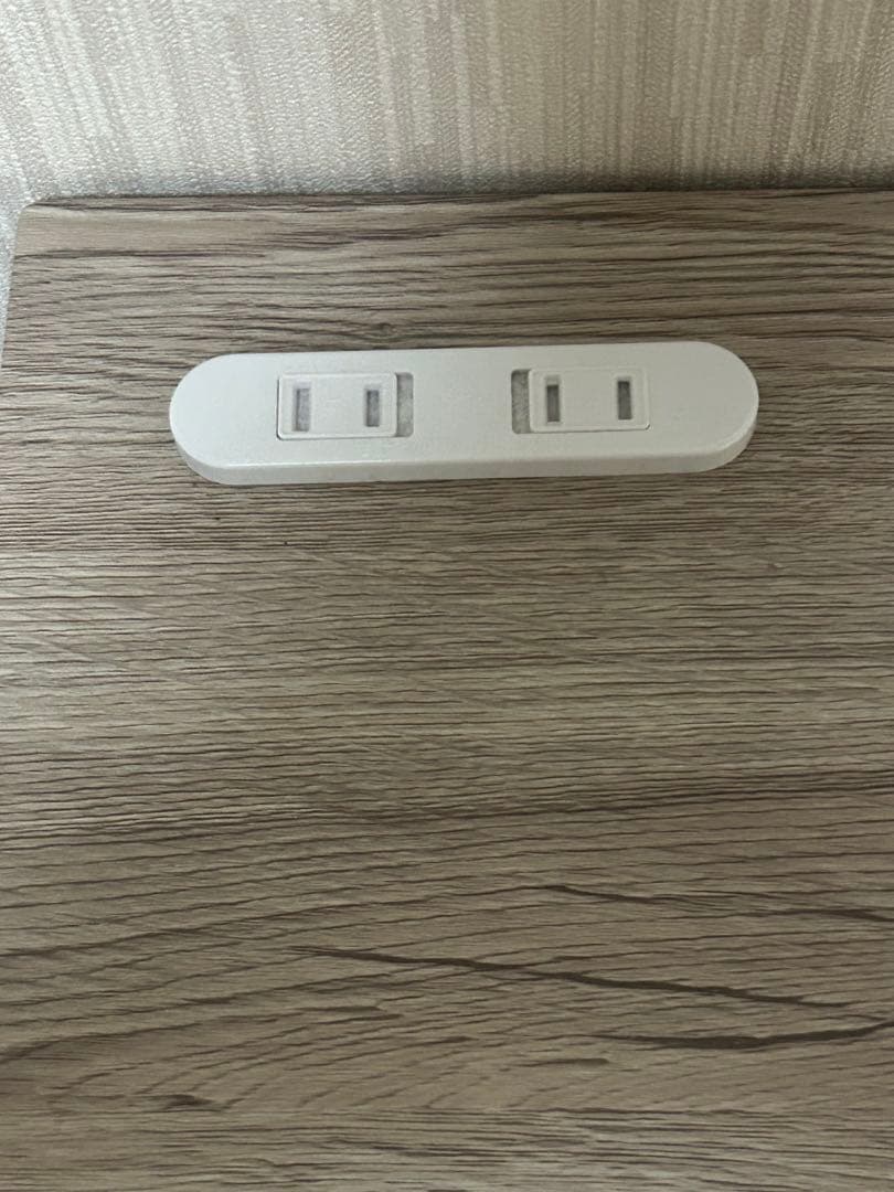 【最終価格】パソコンデスク　ホワイト　木目調　コンセント付き