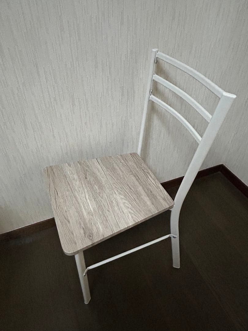 【最終価格】パソコンデスク　ホワイト　木目調　コンセント付き