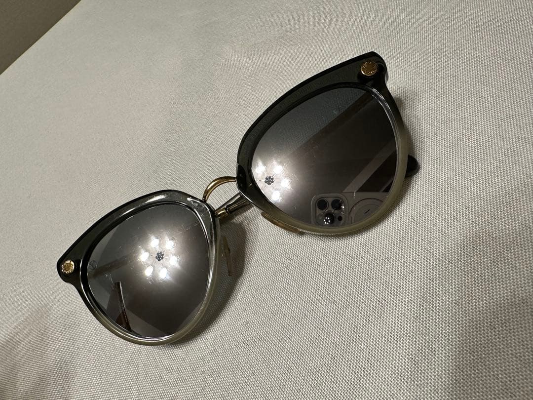 Louis Vuitton キャットアイ　ミラーレンズ　サングラス グレー