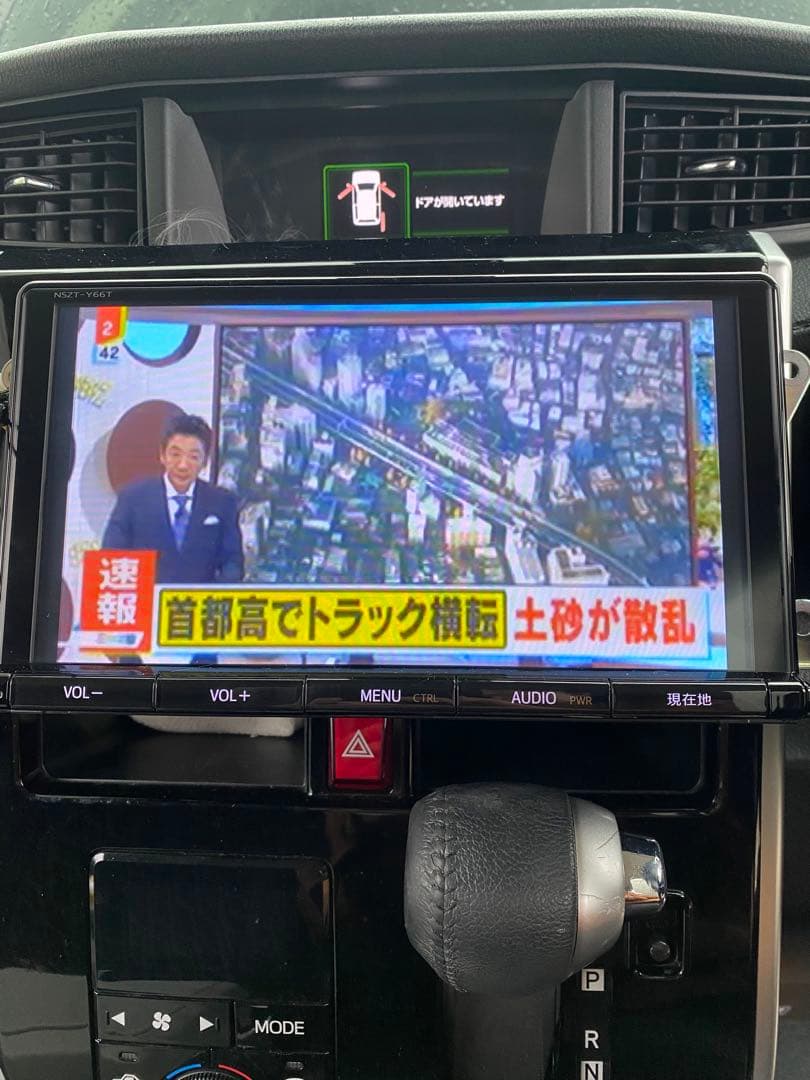 ☆早い者勝ちです☆トヨタ純正　9インチ　ナビ　NSZT-Y66T タンクGT外し
