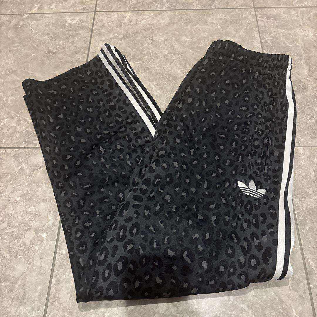 完売品　adidasレオパード トラックパンツ ABCマート限定