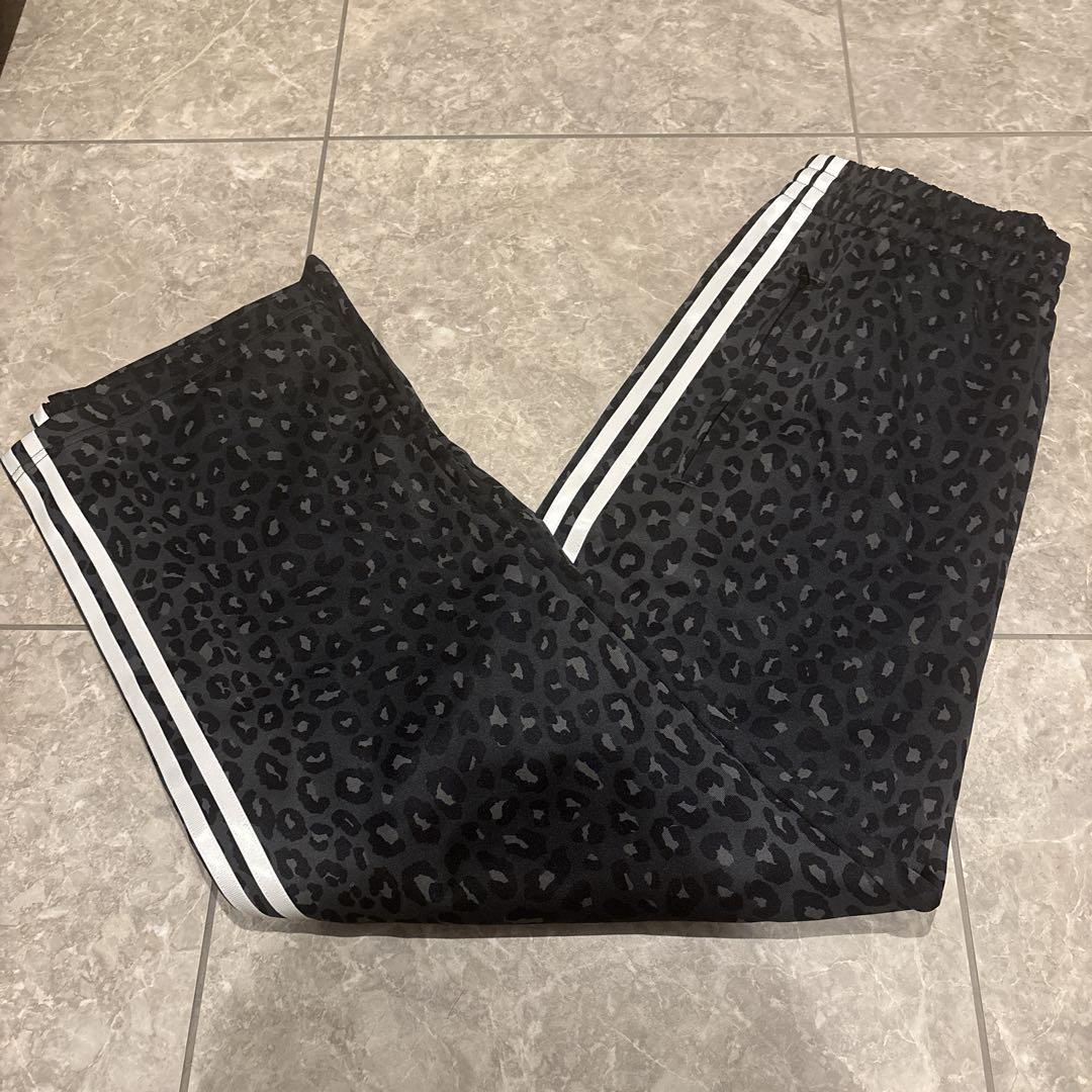 完売品　adidasレオパード トラックパンツ ABCマート限定