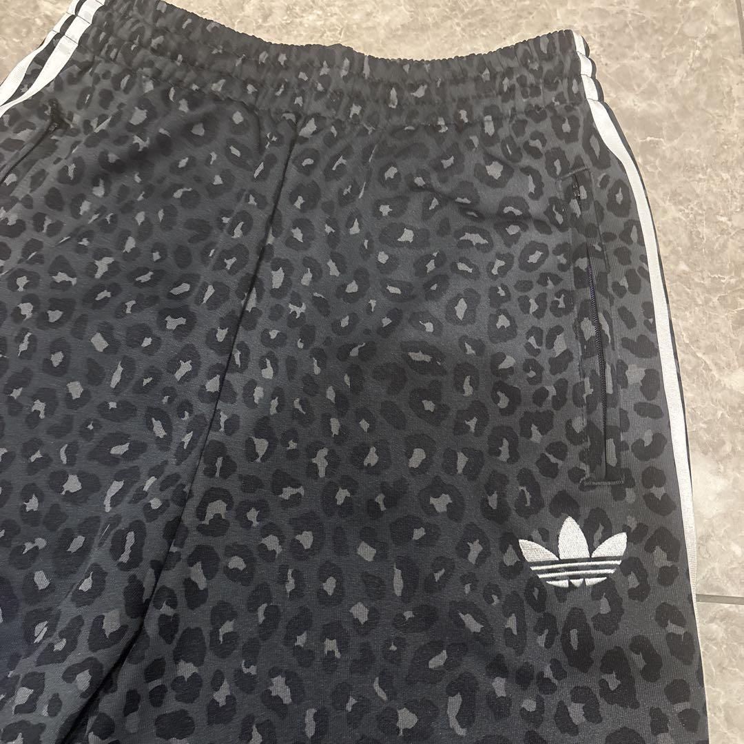 完売品　adidasレオパード トラックパンツ ABCマート限定