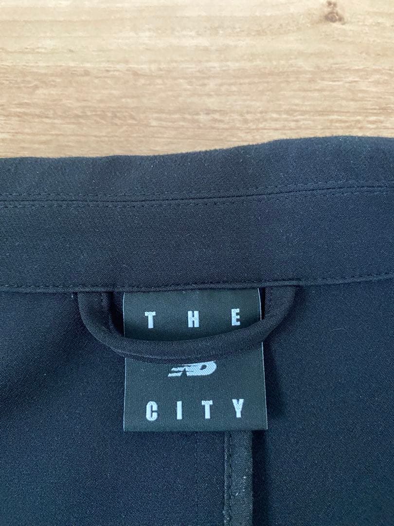 ニューバランス　スーツ　CITY