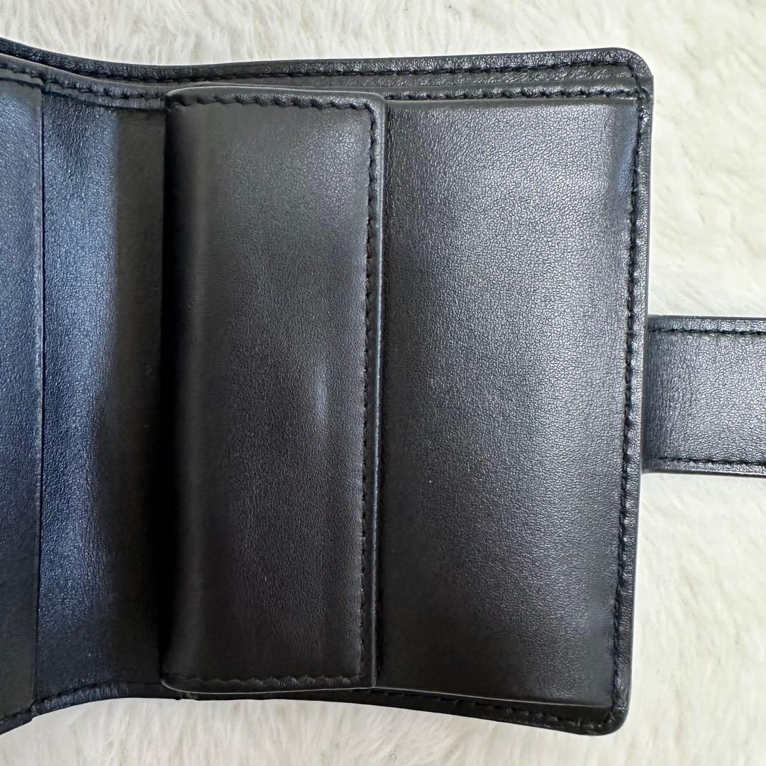 美品✨MIU MIUミュウミュウ 二つ折り財布 黒 金 ロゴ 近年モデル レザー