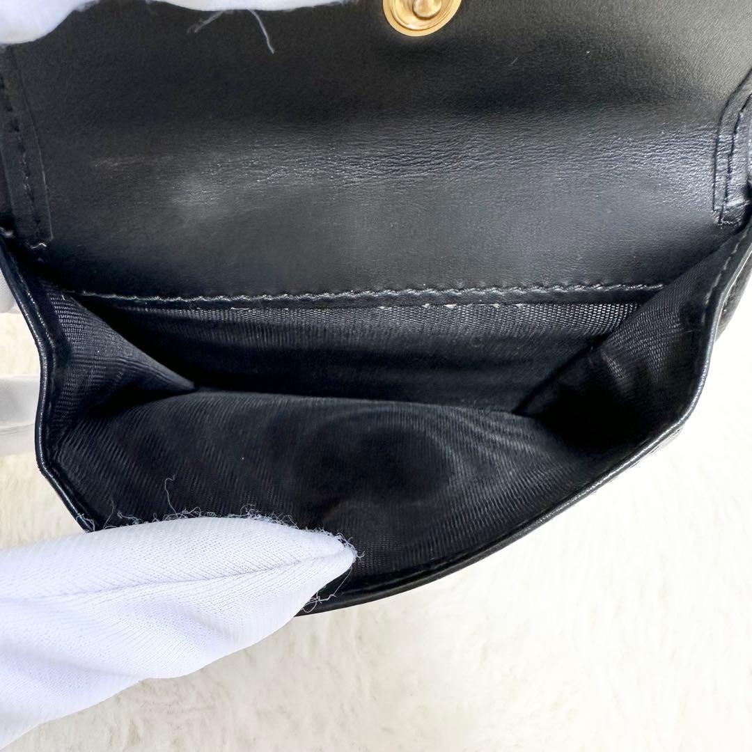 美品✨MIU MIUミュウミュウ 二つ折り財布 黒 金 ロゴ 近年モデル レザー