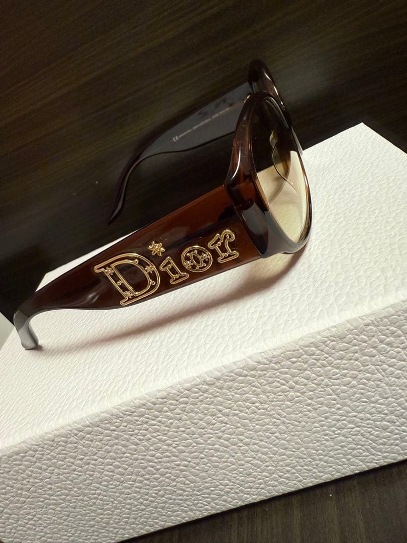 ★石原タイコ★Dior サングラス ビッグロゴ 付属品付き♡