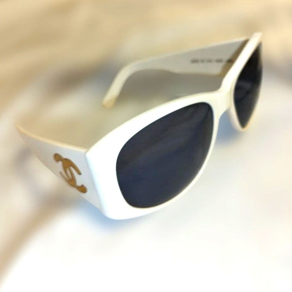 オールドCHANEL ホワイトサングラス 品番05246 10601
