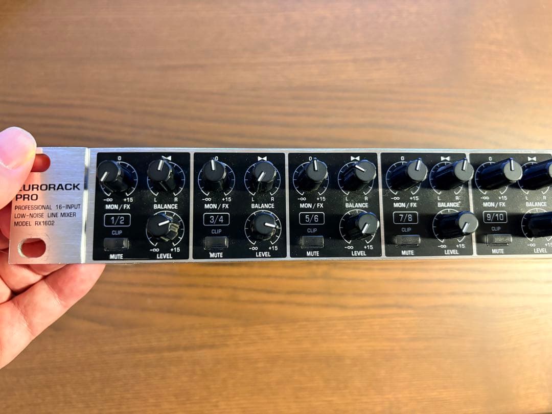 Behringer RX1602 アナログミキサー