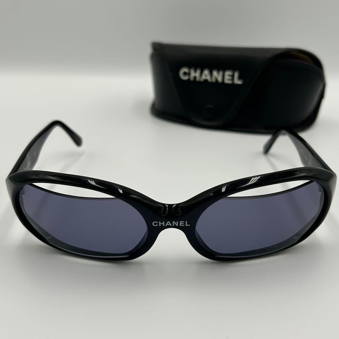 ✨希少✨CHANEL サングラス スリット イタリア製 アイウェア ロゴ 黒