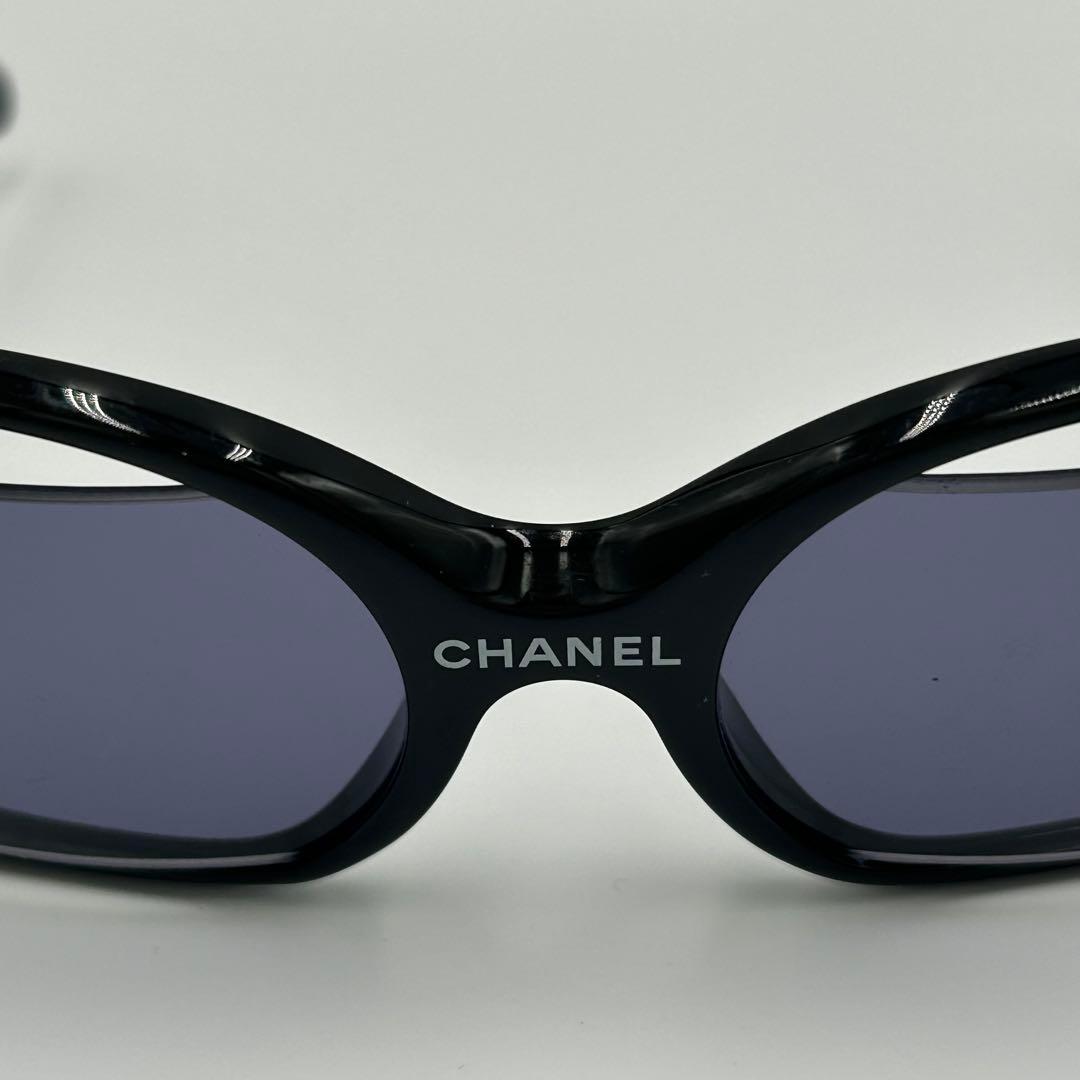 ✨希少✨CHANEL サングラス スリット イタリア製 アイウェア ロゴ 黒