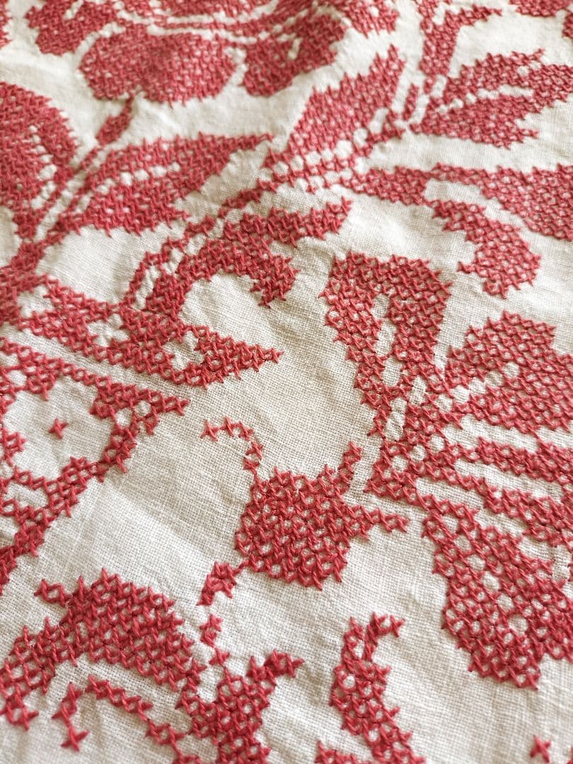 東欧　Vintage　Red刺繍　リネンテーブルクロス