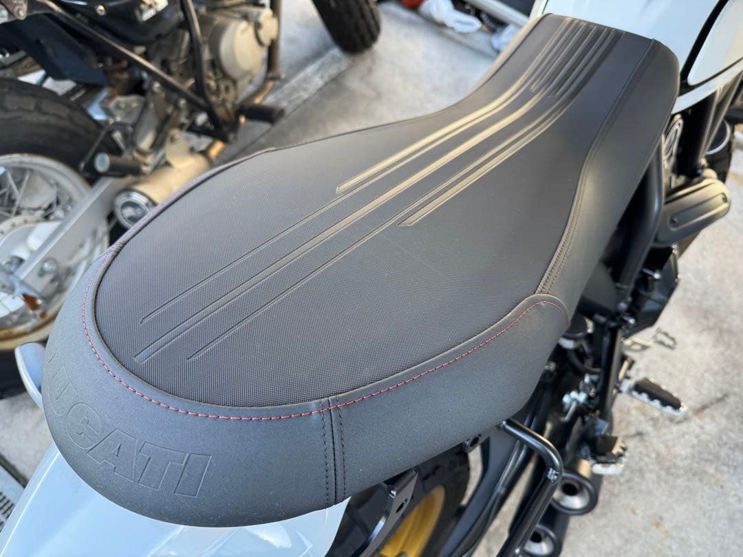 Ducati ドゥカティ スクランブラー デザートスレッド 純正 シート